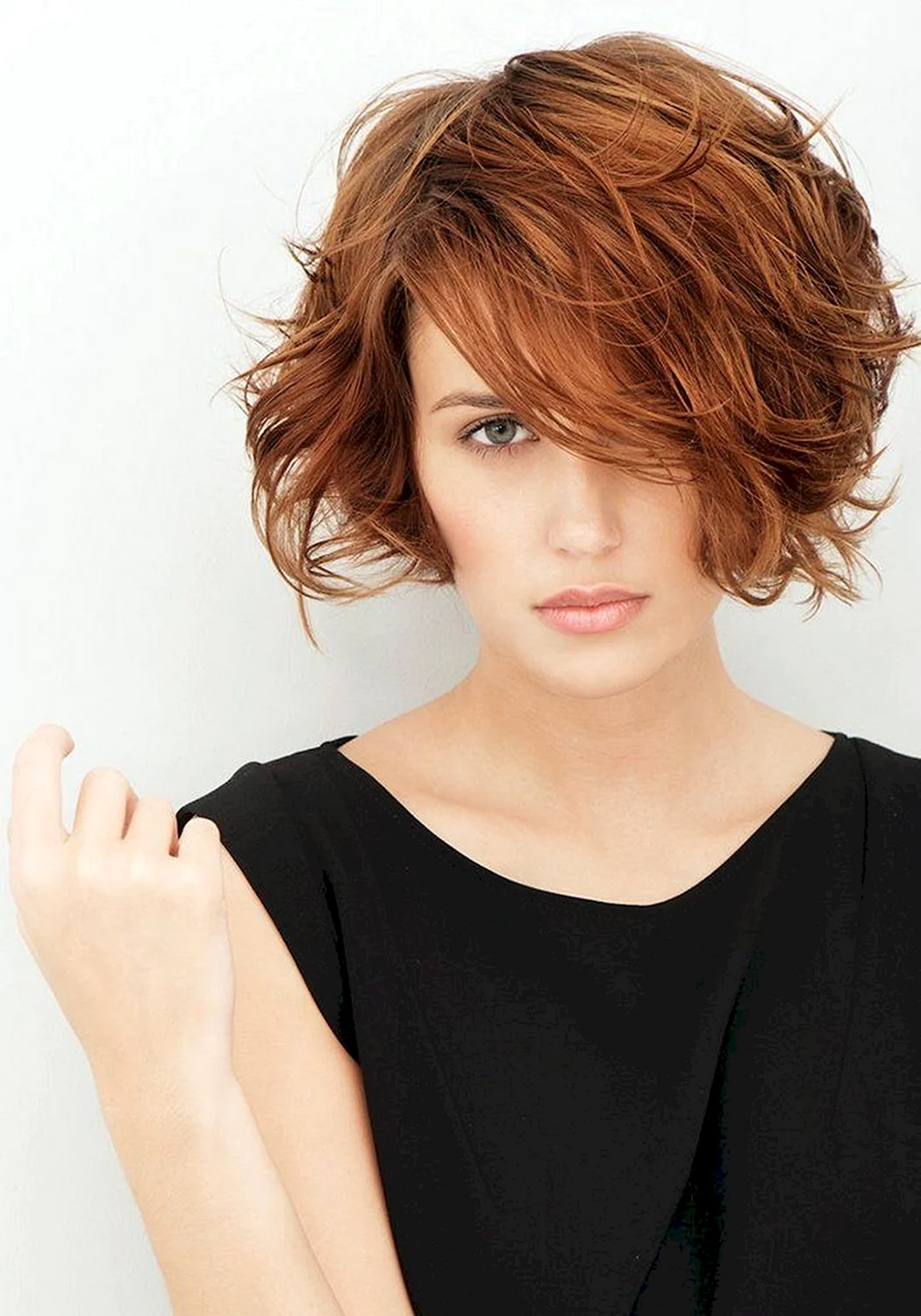 Стрижка Боб Каскад на середні хвилясті