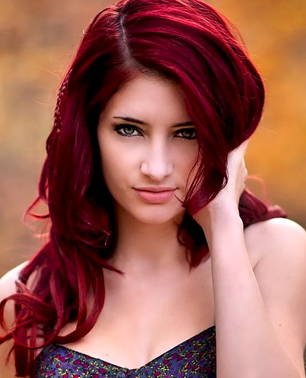 Скарлет Тейлор з червоним волоссям