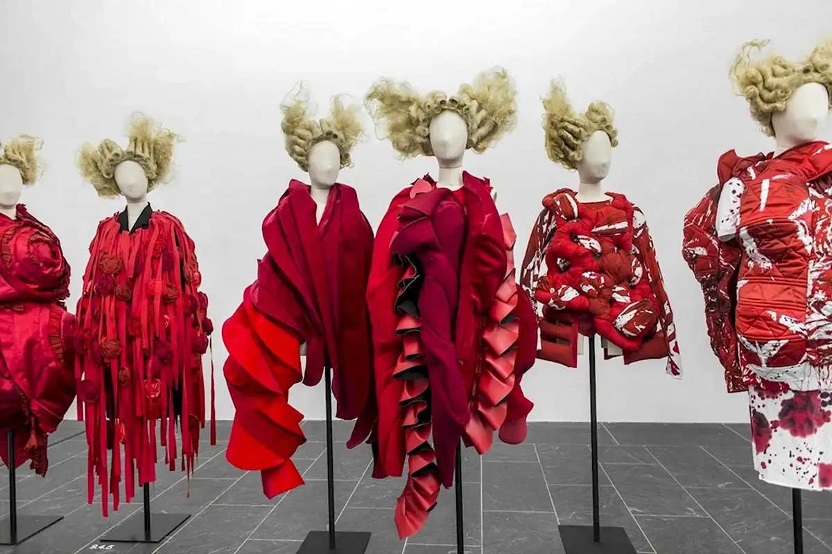 Рей Кавакубо горбатая коллекция