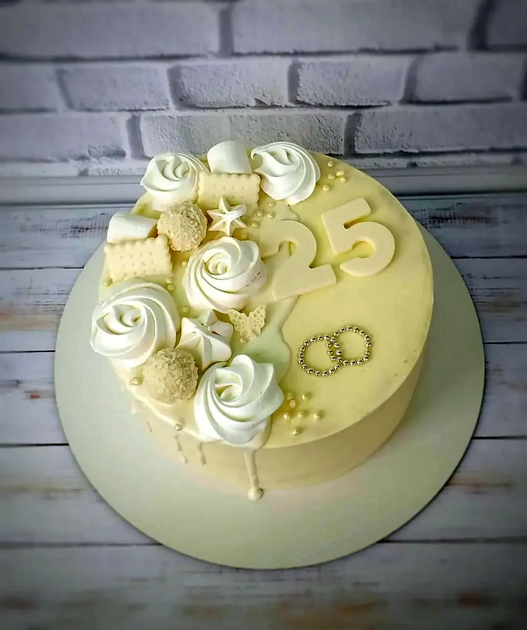 Свадебный торт кремовый одноярусный