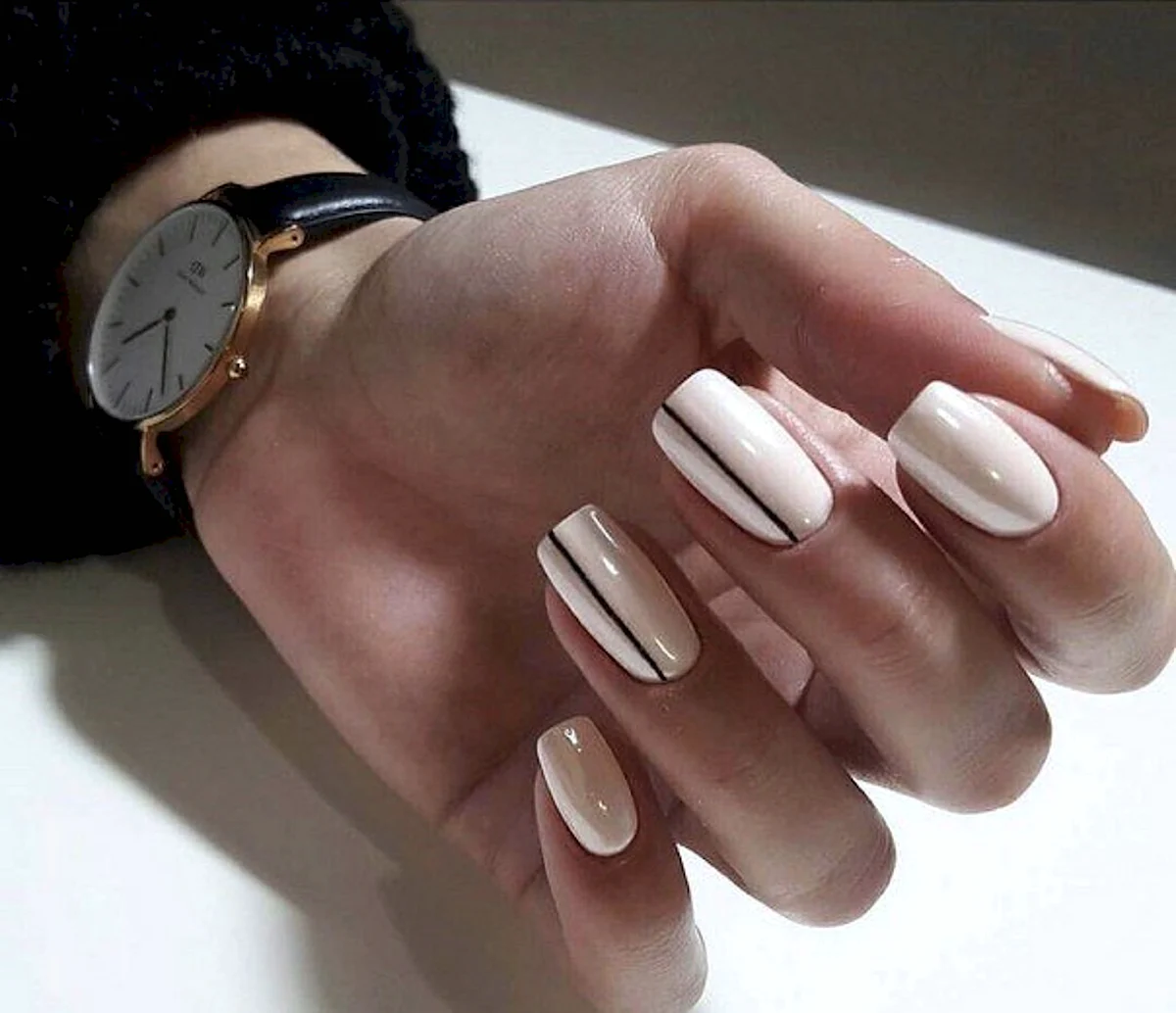 Белый нюдовый маникюр 2022