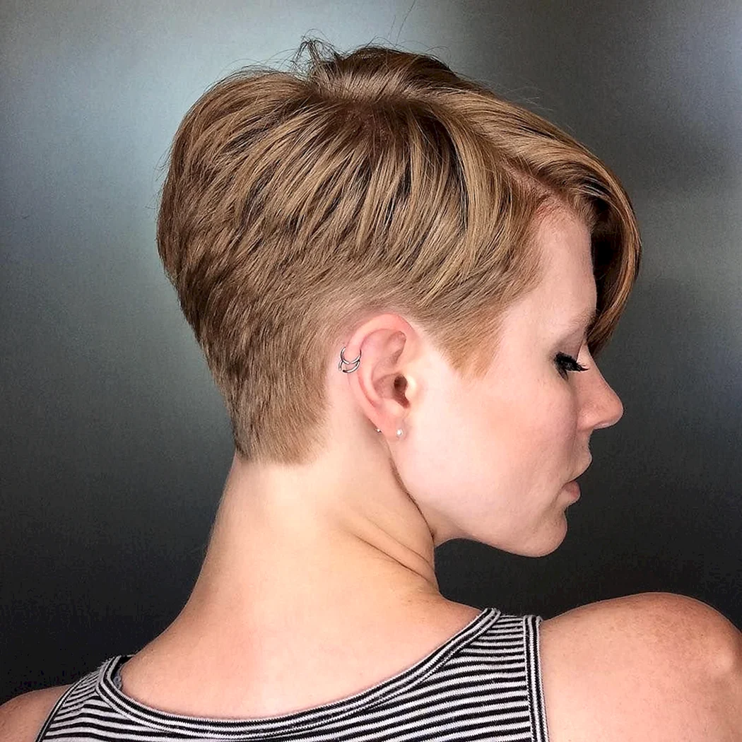 Стрижки для плоскої потилиці жіночі