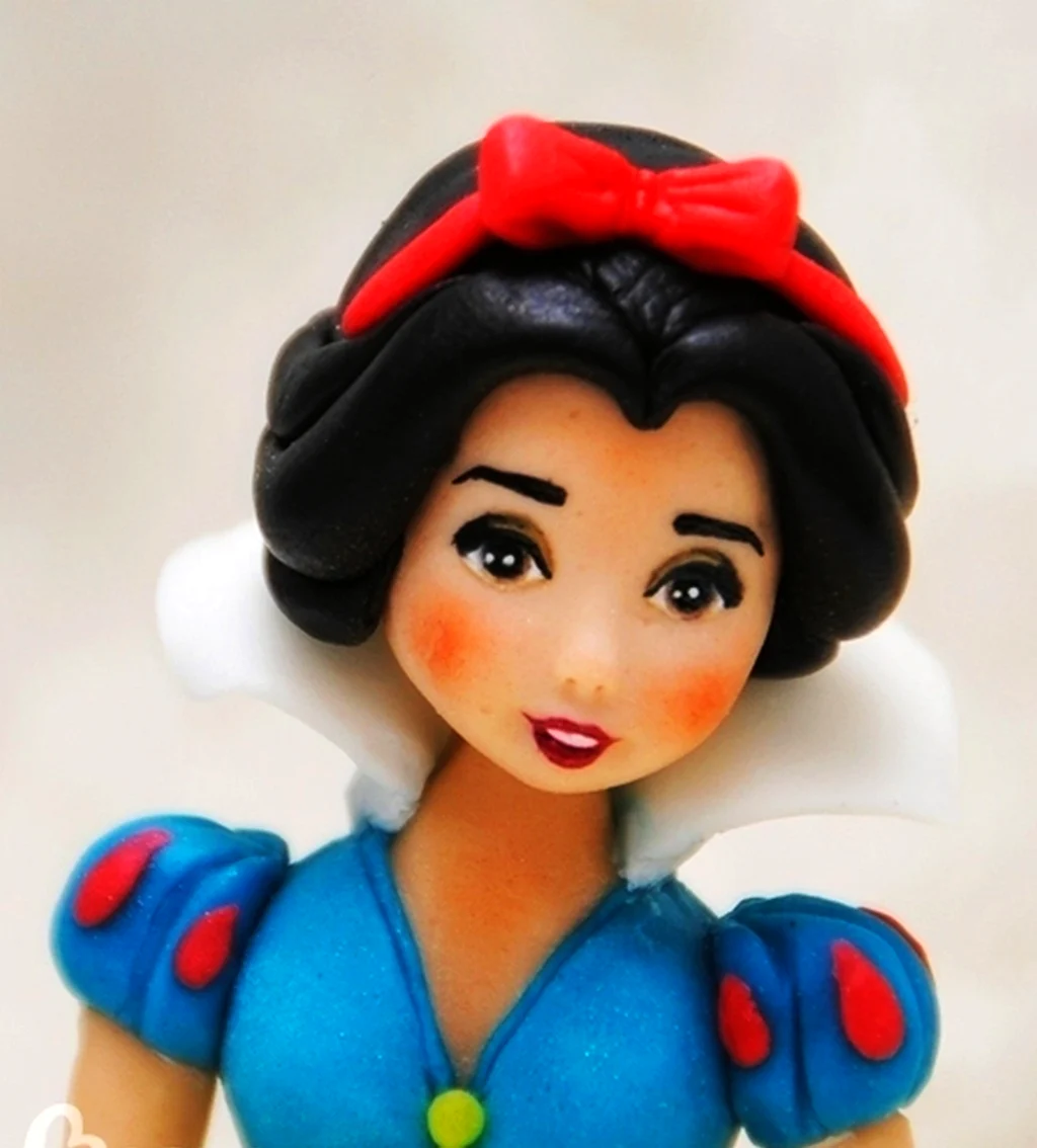 Белоснежка из пластилина