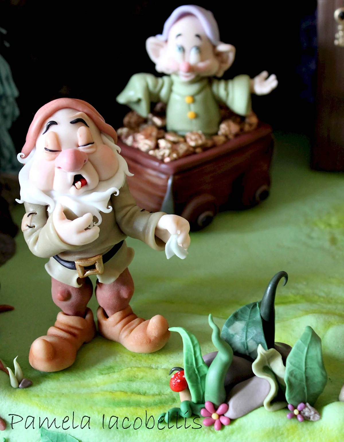 Торт с гномами