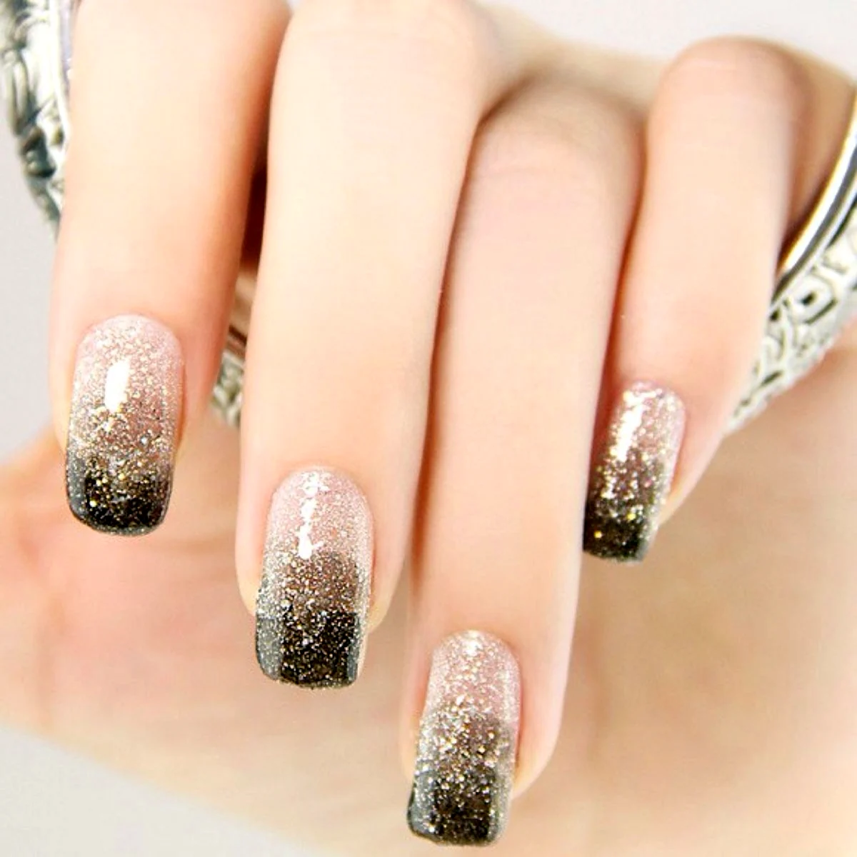 Ногти серебро