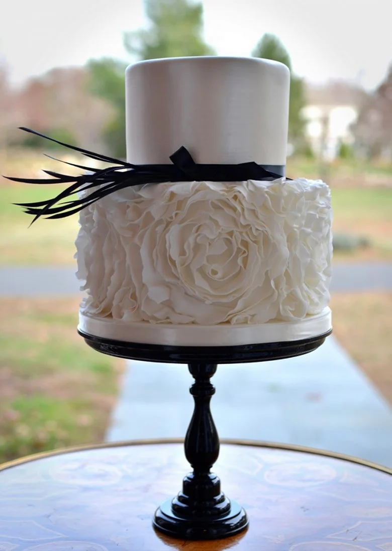 Элегантный декор торта