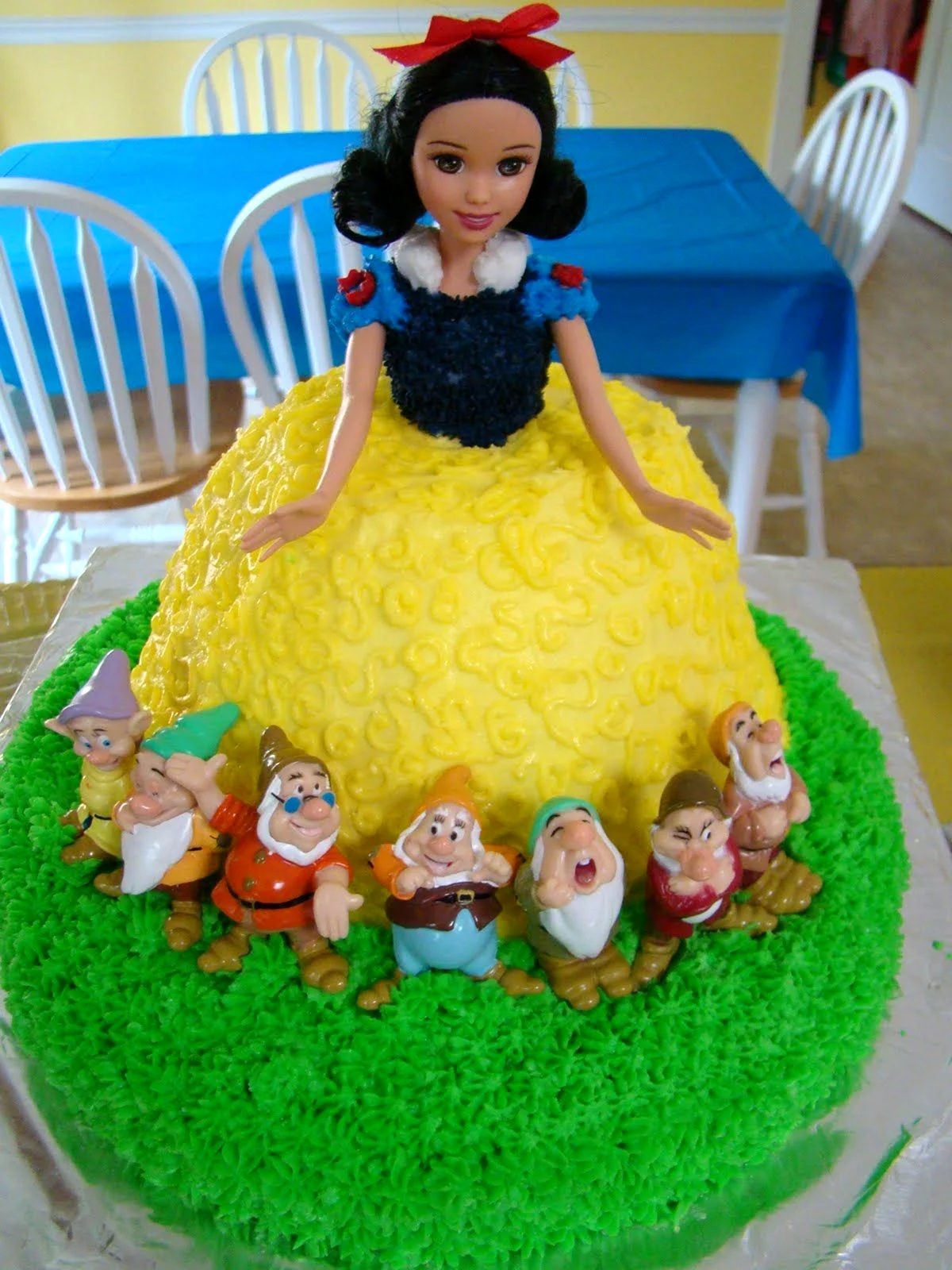 Торт для девочки Белоснежка и семь гномов