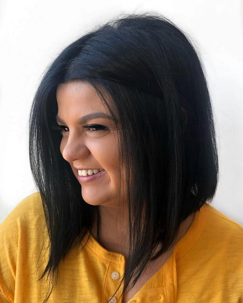 Стрижки на середнє волосся для повних дівчат