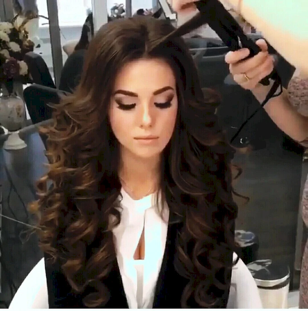 Об'ємні кучері на довге волосся