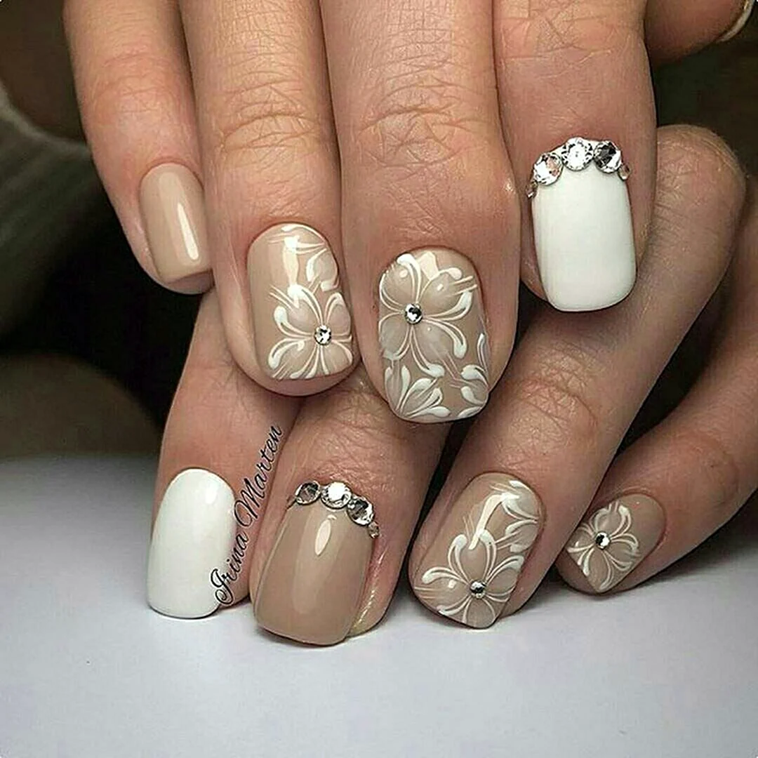 Ногти в бежевых тонах