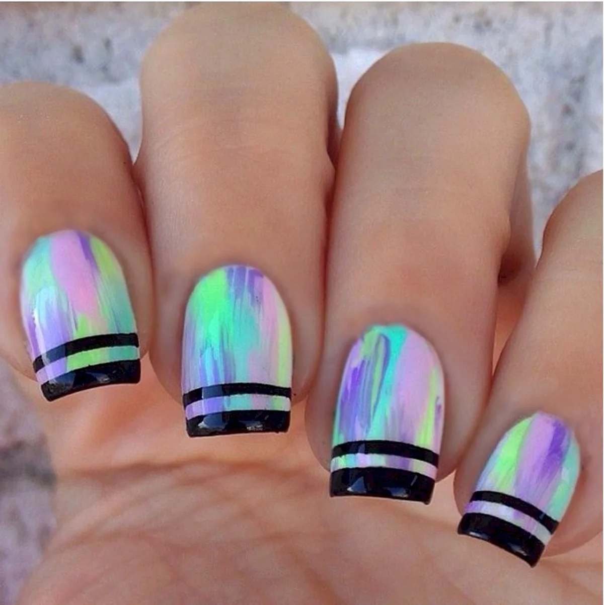 Французский маникюр с цветными полосками