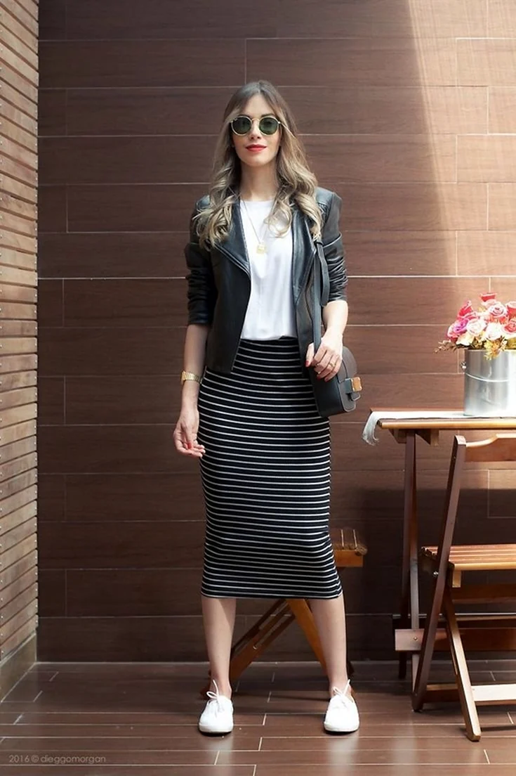 Стильная узкая юбка миди