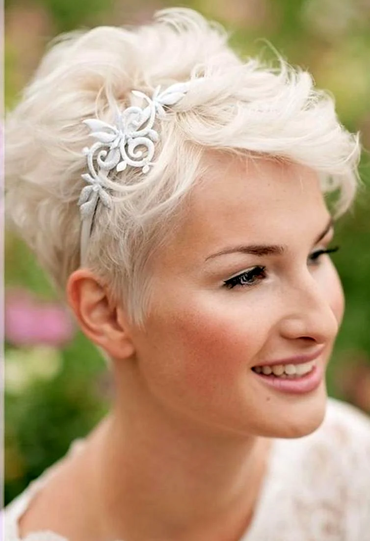 Весільні зачіски на коротке волосся