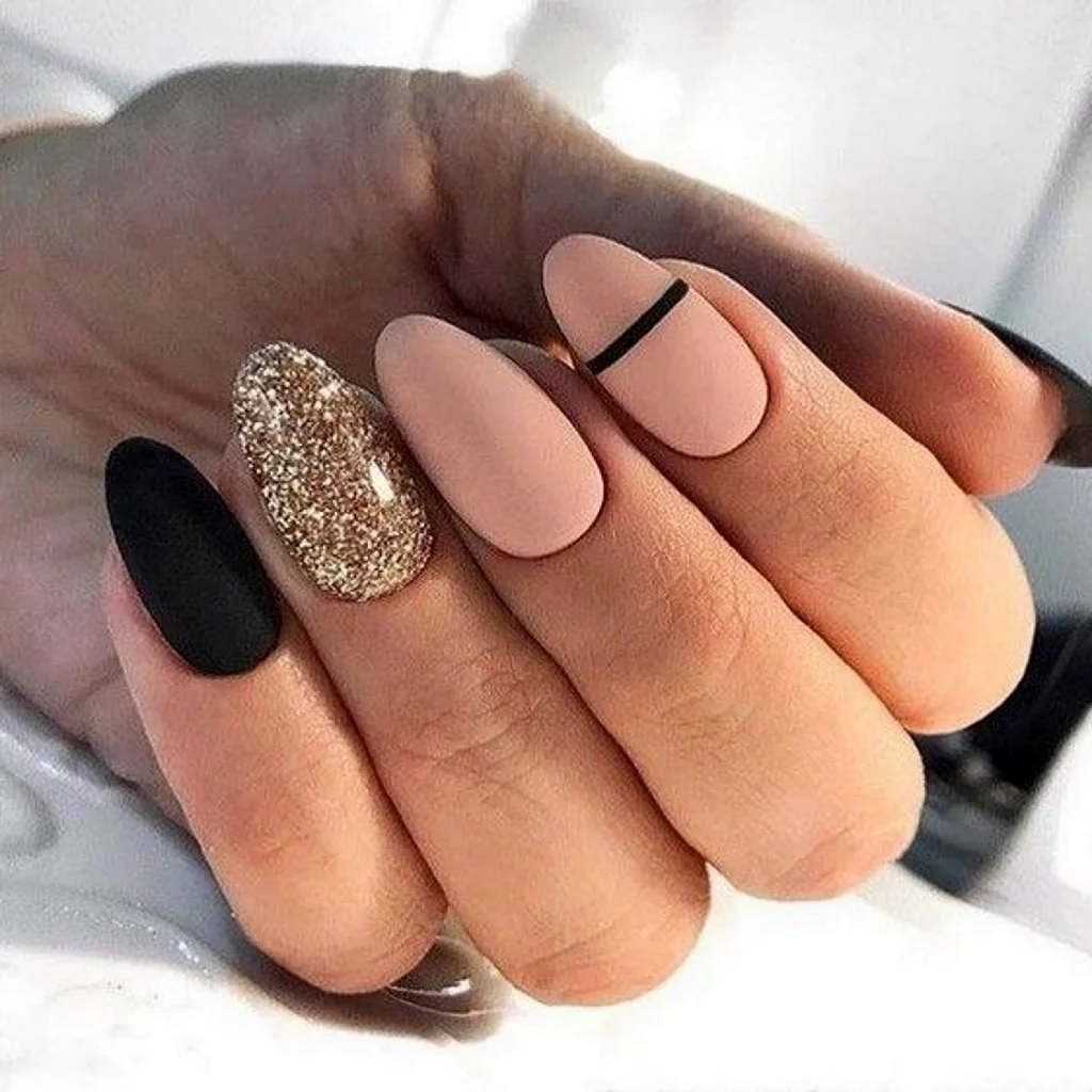 Бежевые ногти