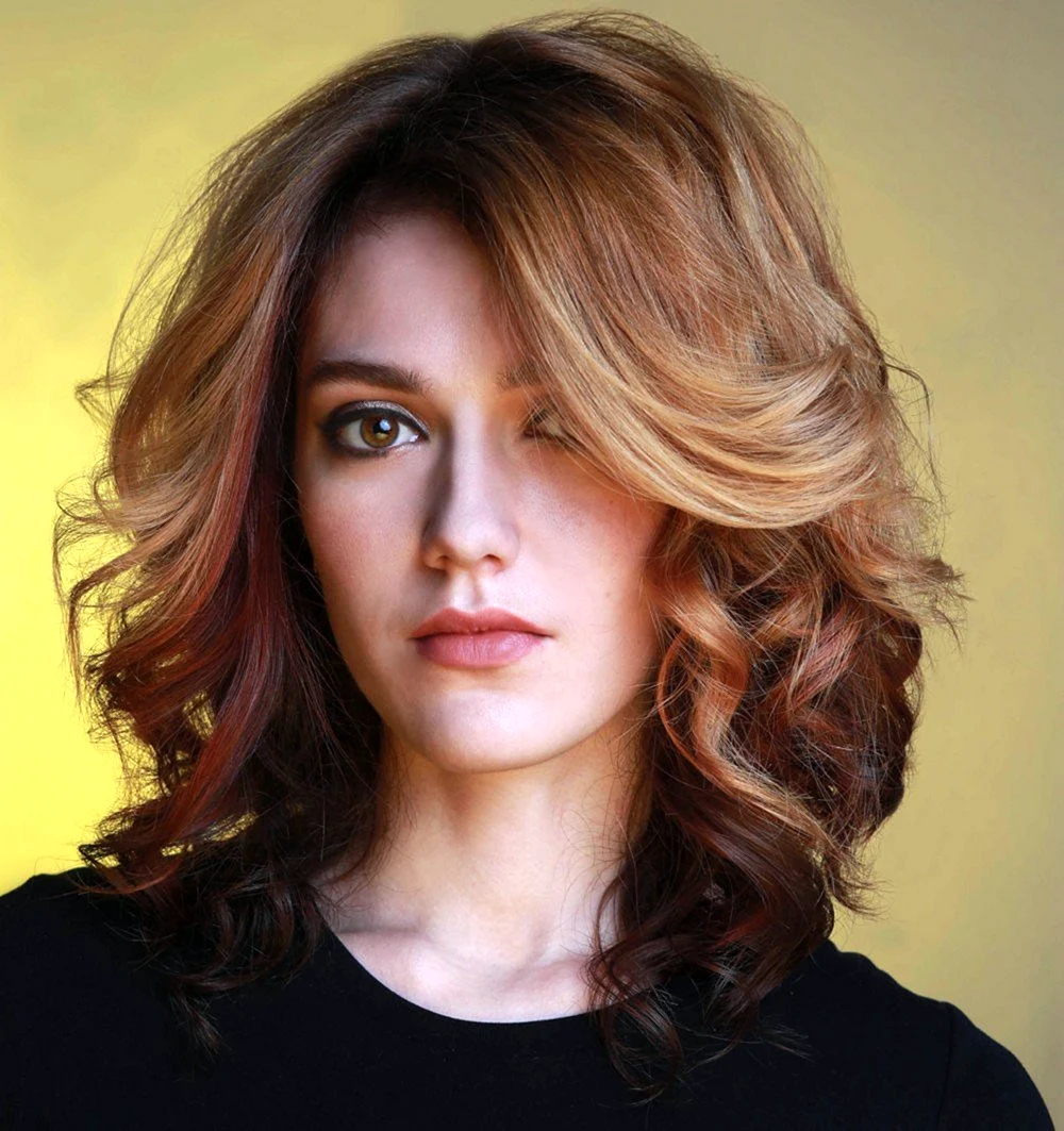 Каскад рапсодія на середнє волосся