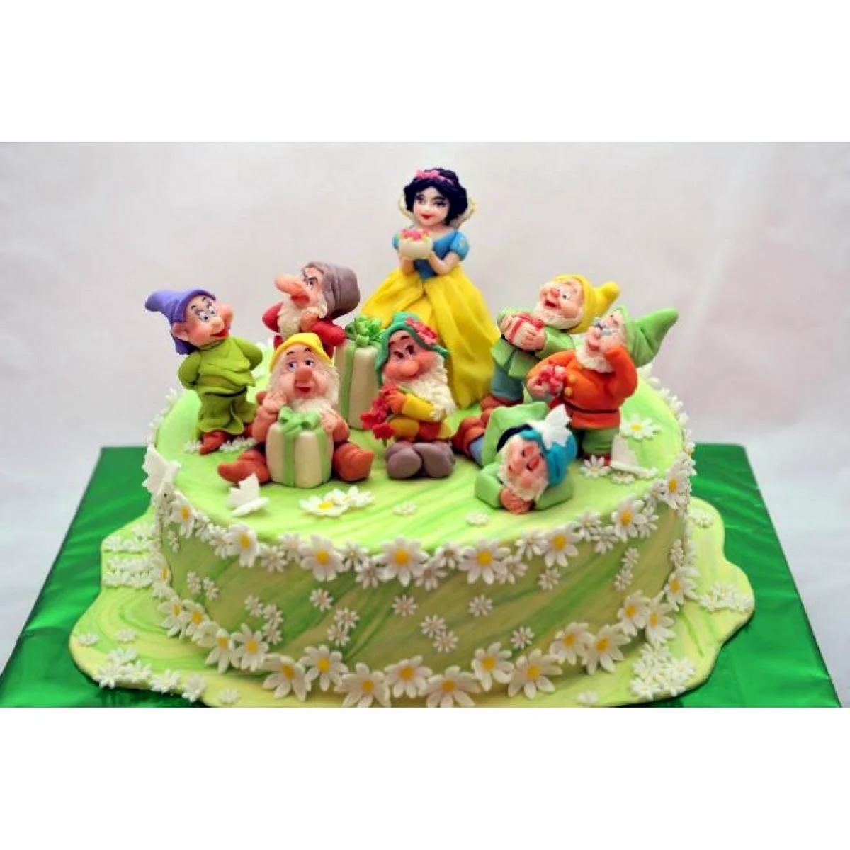 Детский торт Белоснежка и семь гномов
