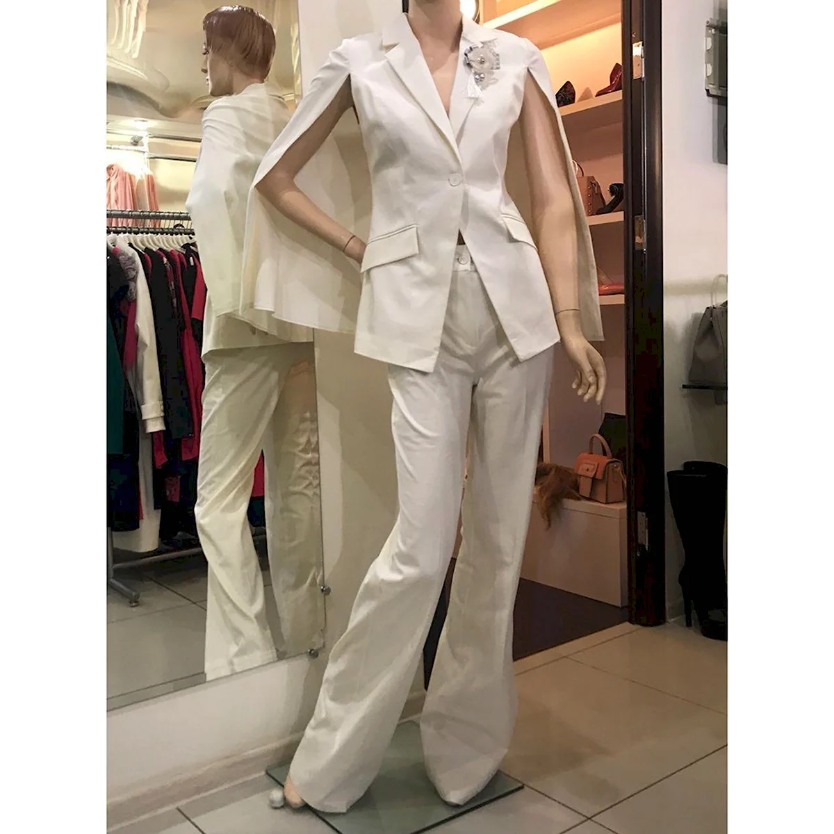 Брючный костюм на свадьбу