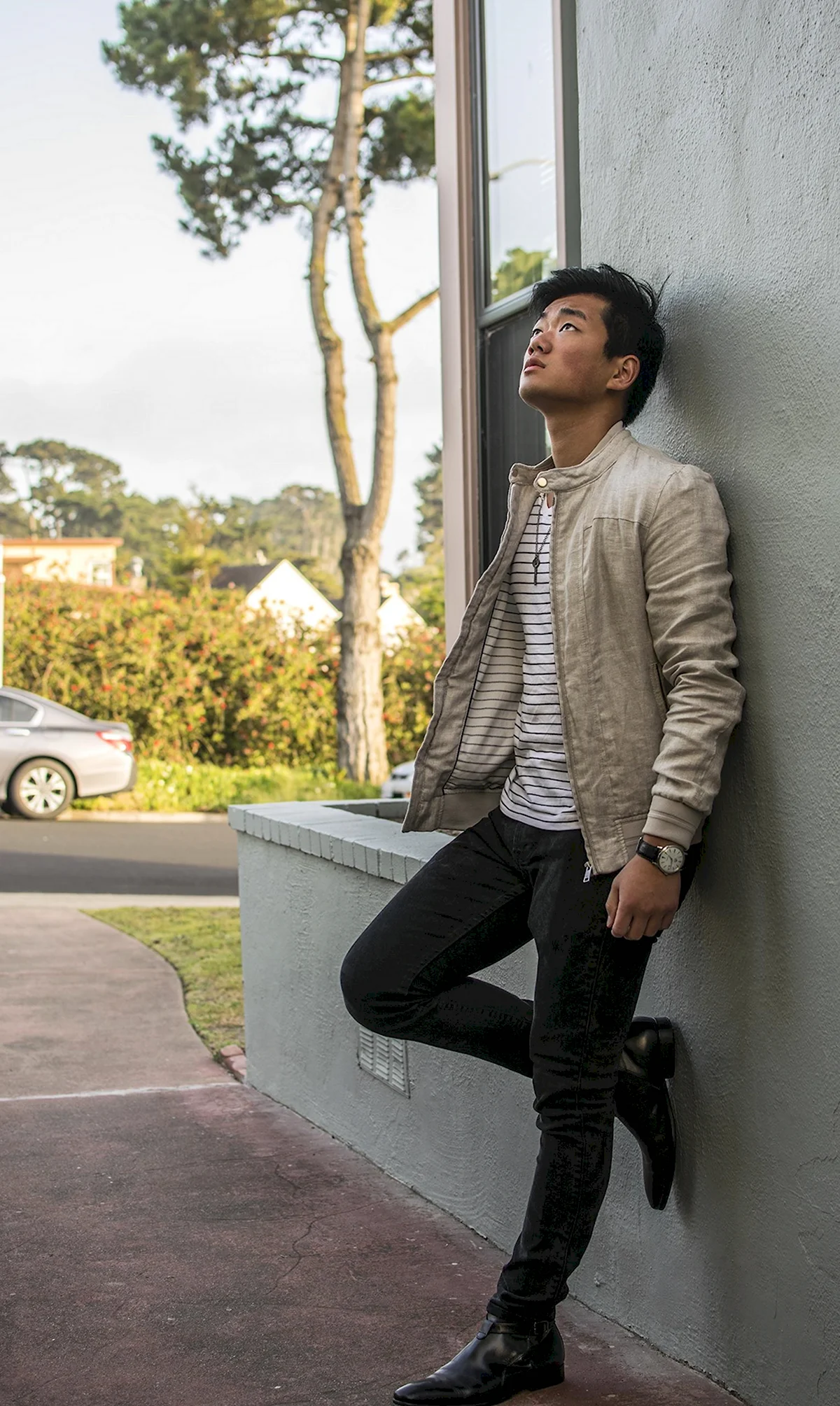 Мужской бежевый бомбер Луки