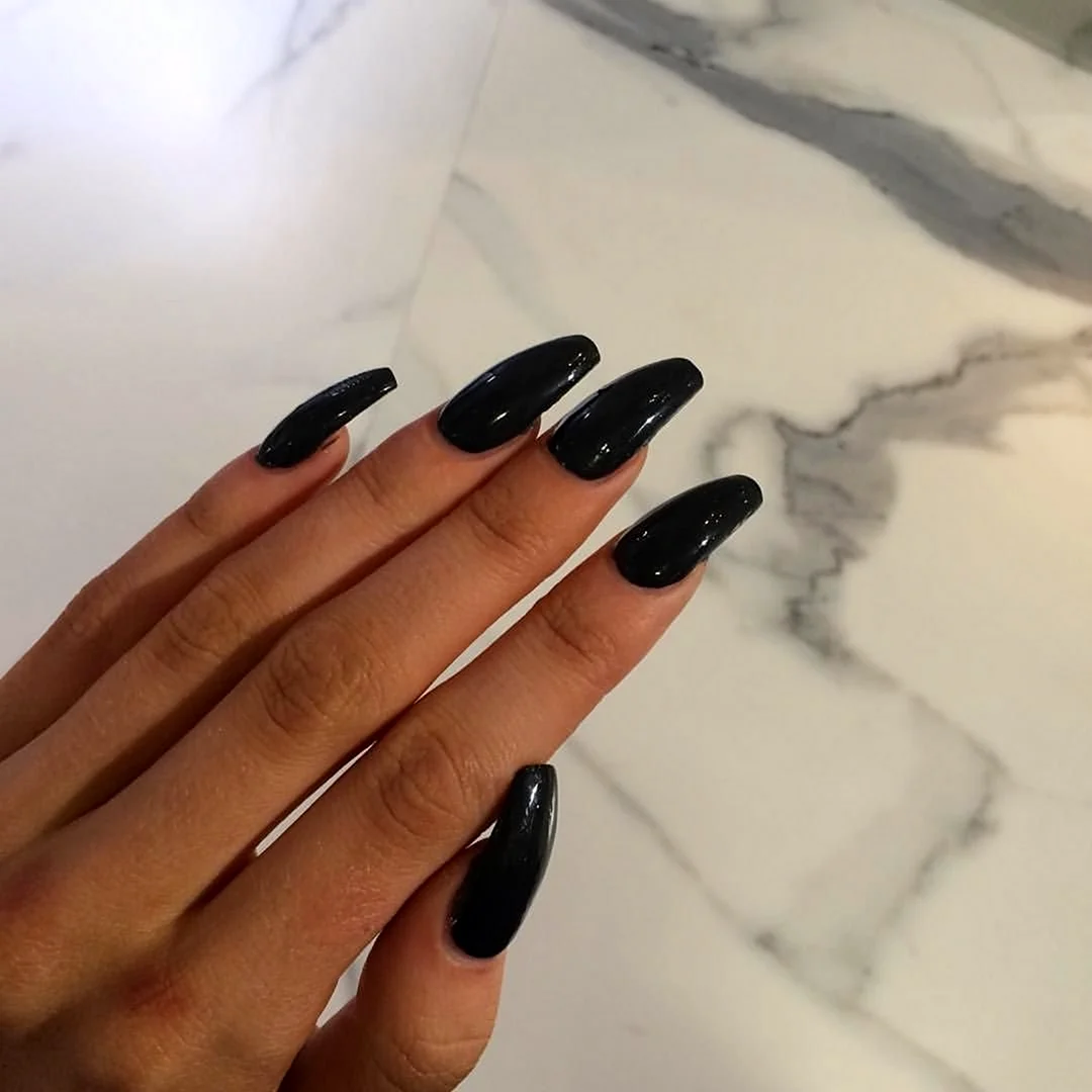 Черные длинные ногти