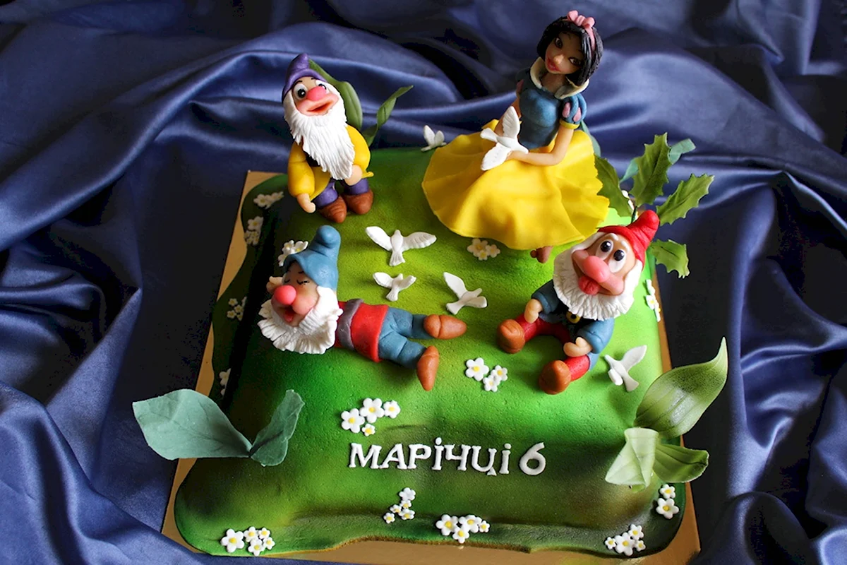 Торт с гномиками