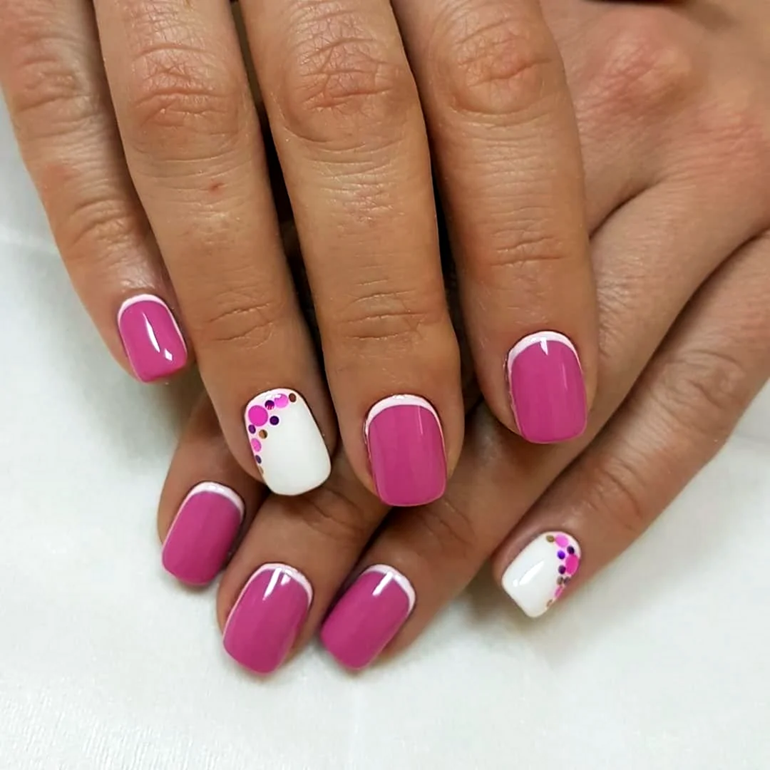 Бело-розовый маникюр на короткие ногти