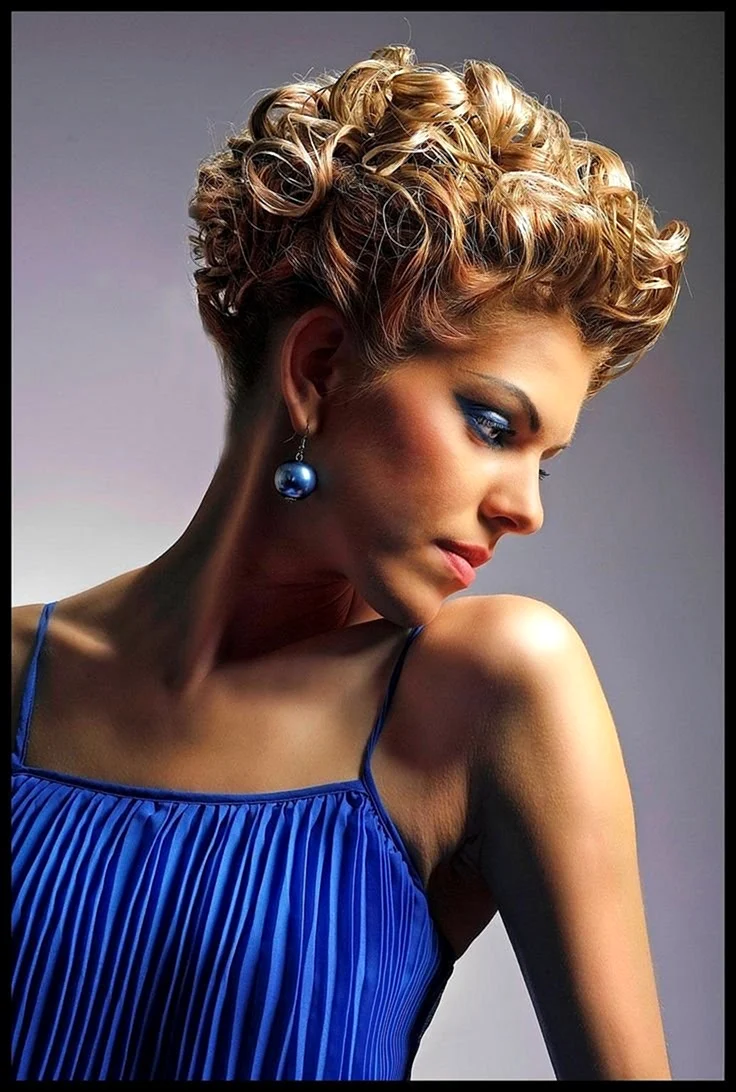 Зачіски на коротке волосся