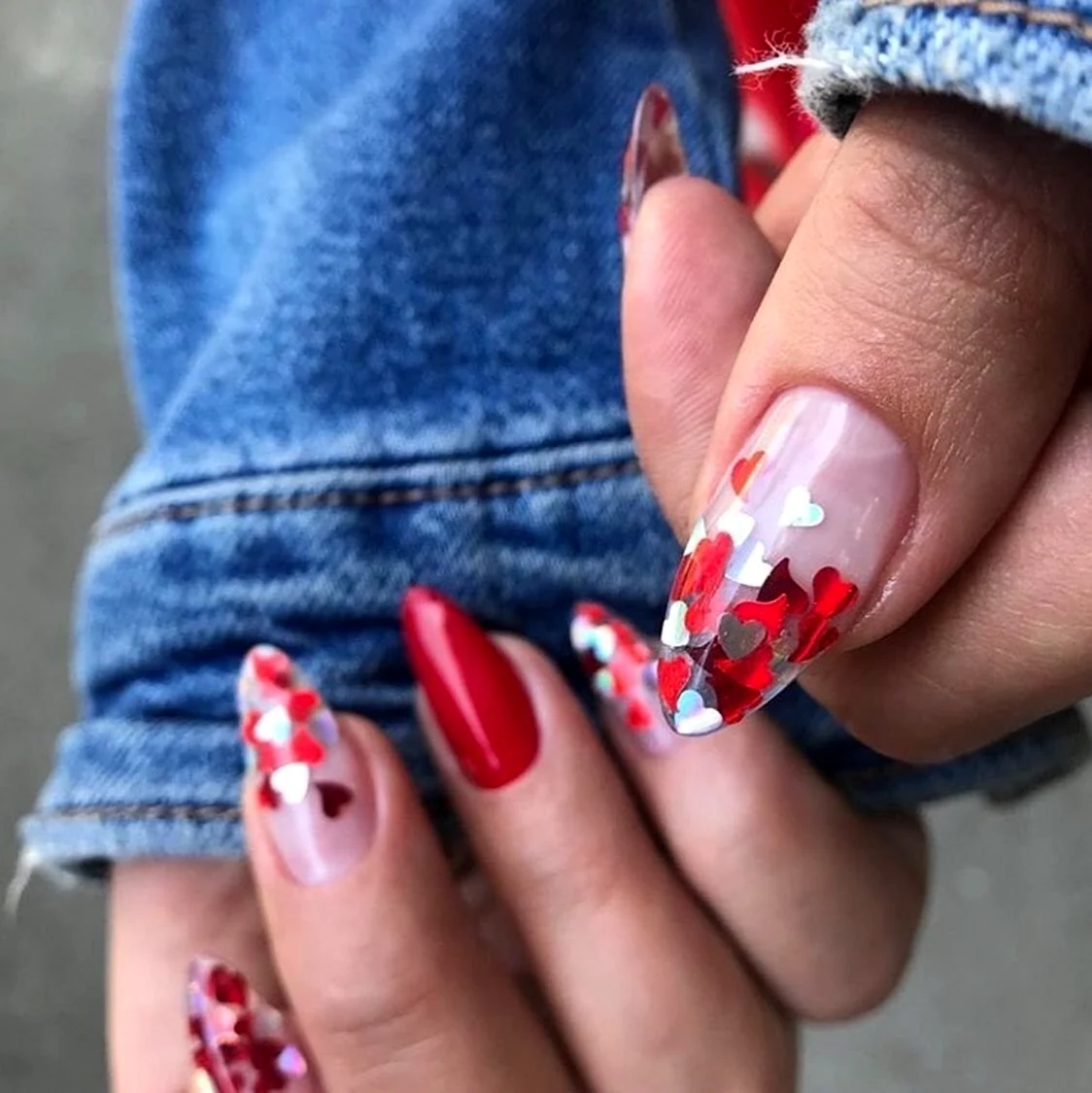 Красный маникюр