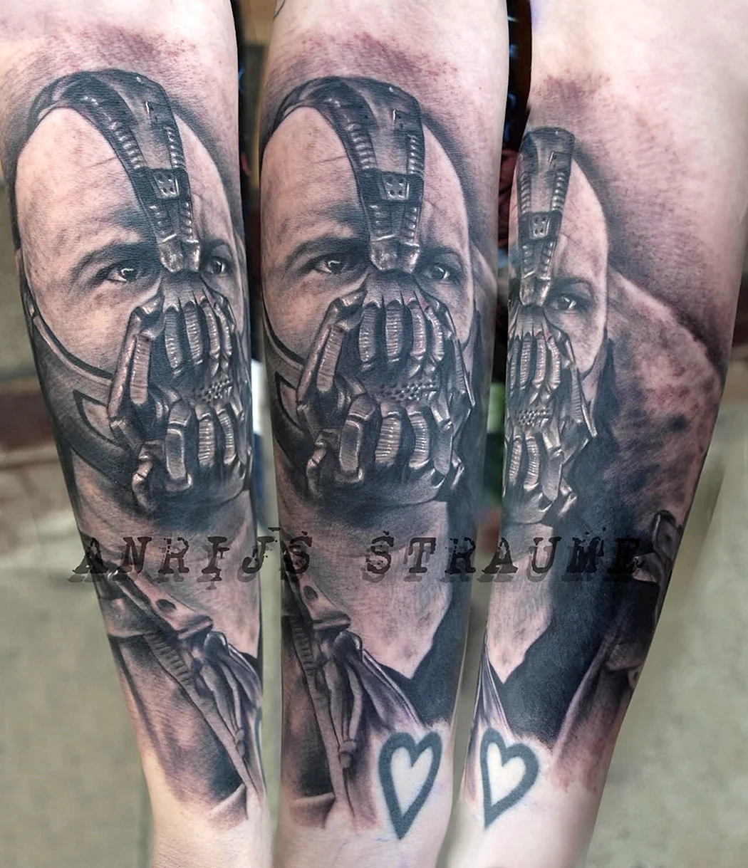 Бэйн Бэтмен тату