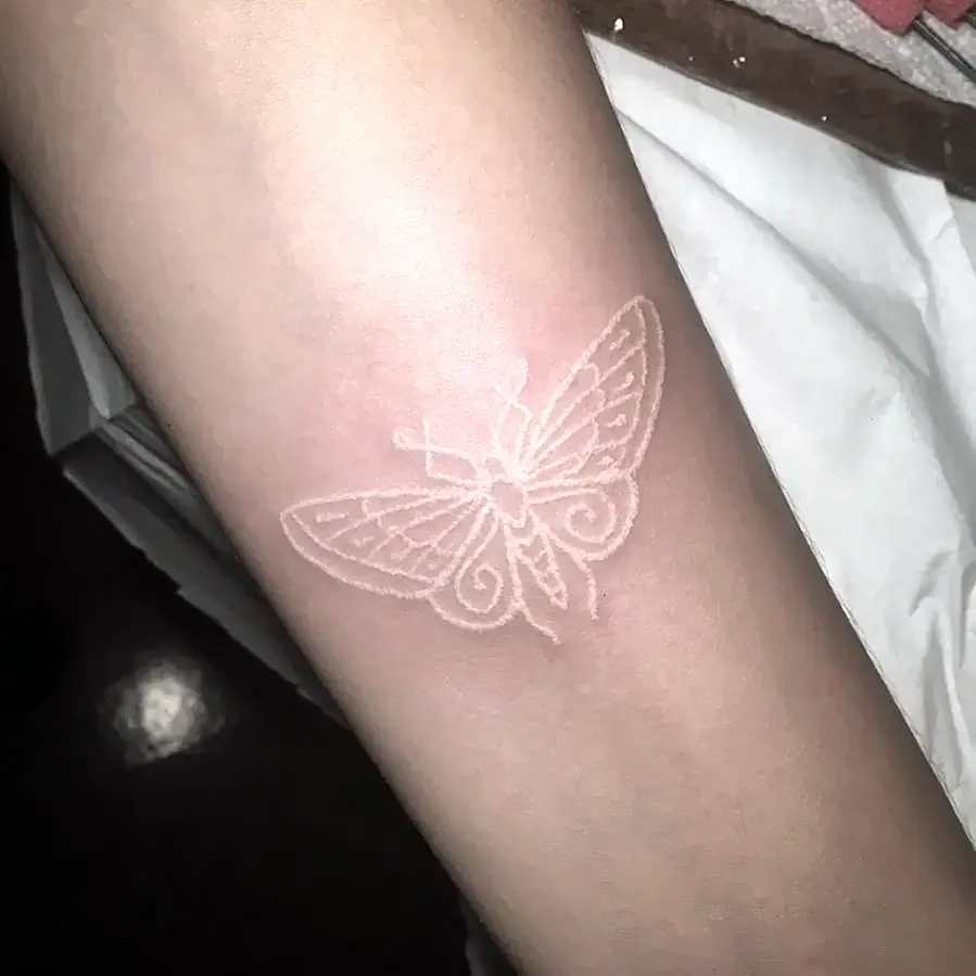 Маленькие тату белыми чернилами