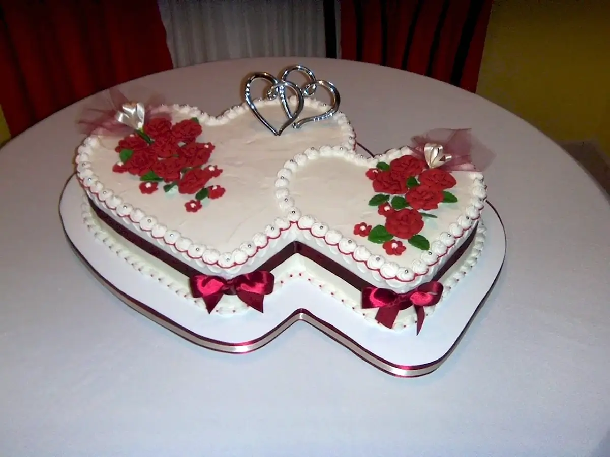 Свадебный торт с сердцем
