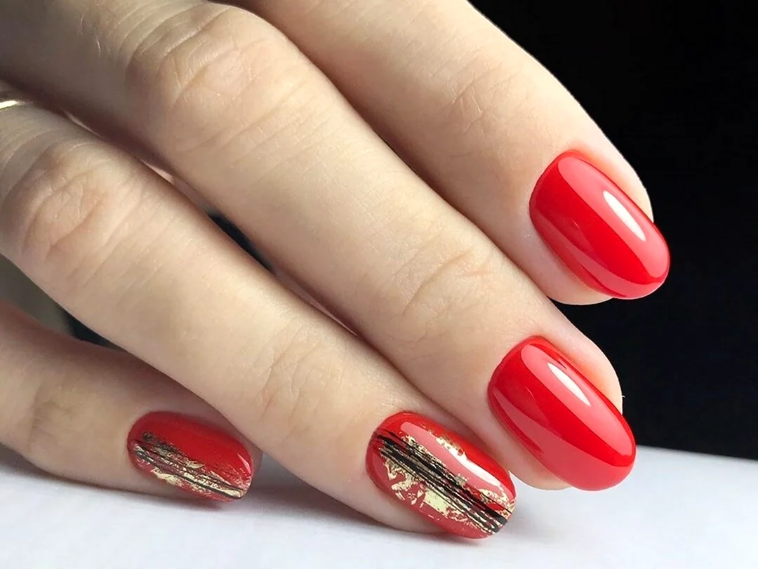 Красный маникюр на короткие ногти 2022