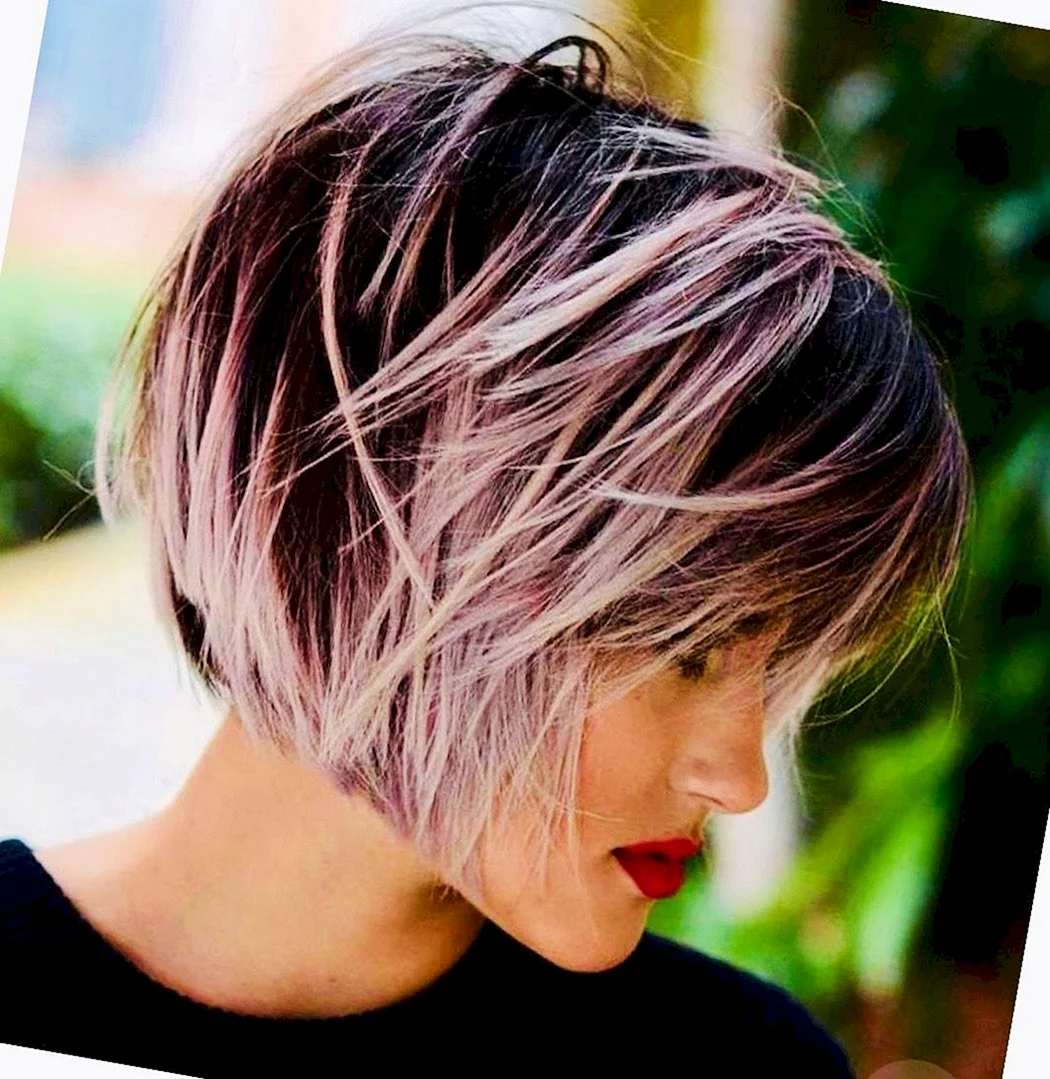 Складне фарбування на коротке волосся