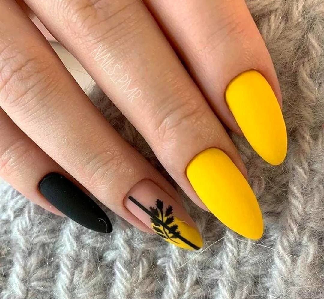 Жёлтый маникюр