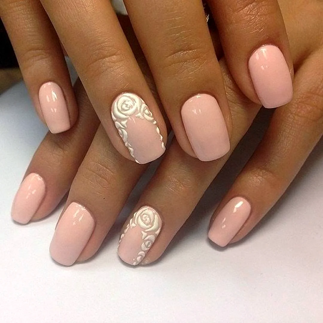 Бежевый маникюр