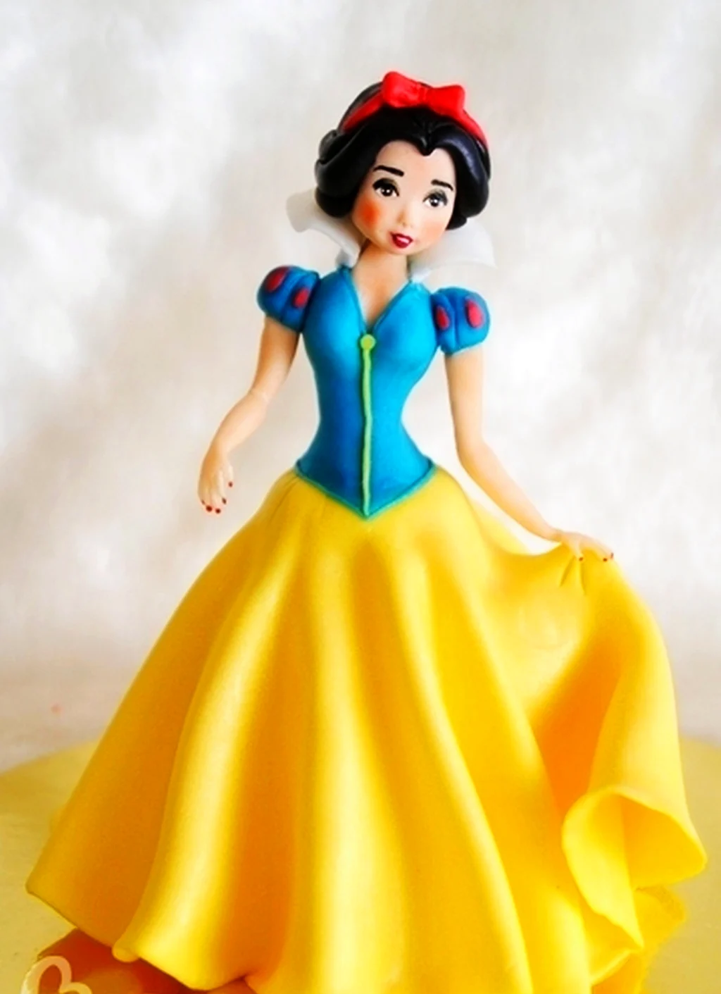 Белоснежка из пластилина