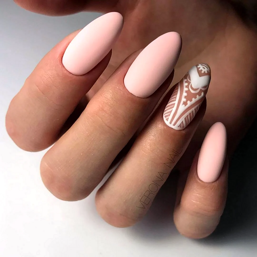 Нюдовый маникюр 2022 миндаль