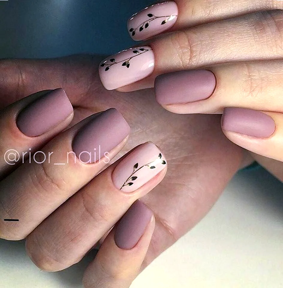 Бежевый маникюр