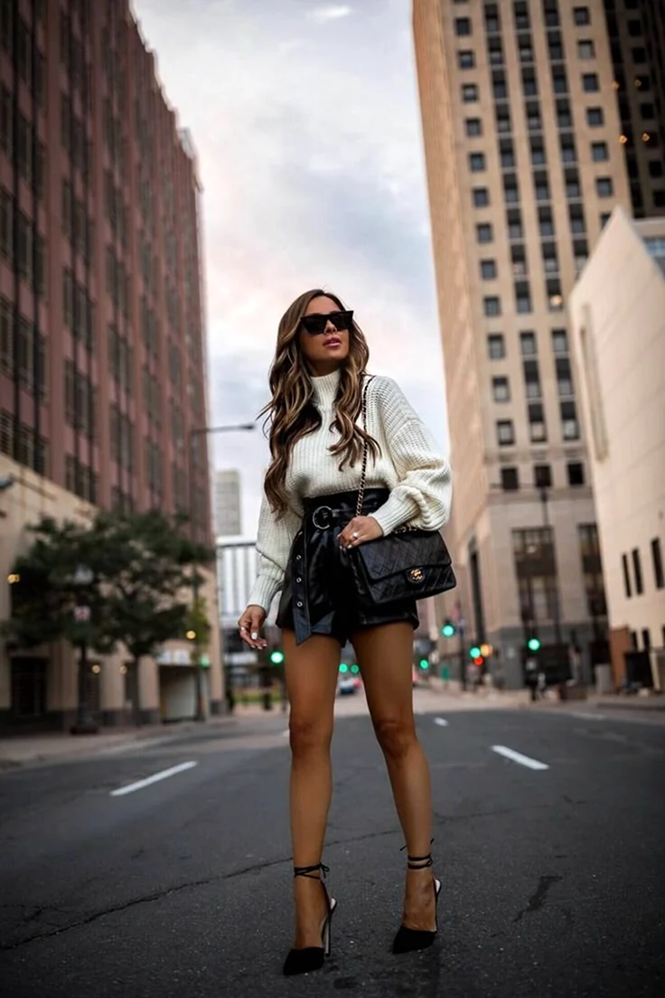 Образ с кожаными шортами