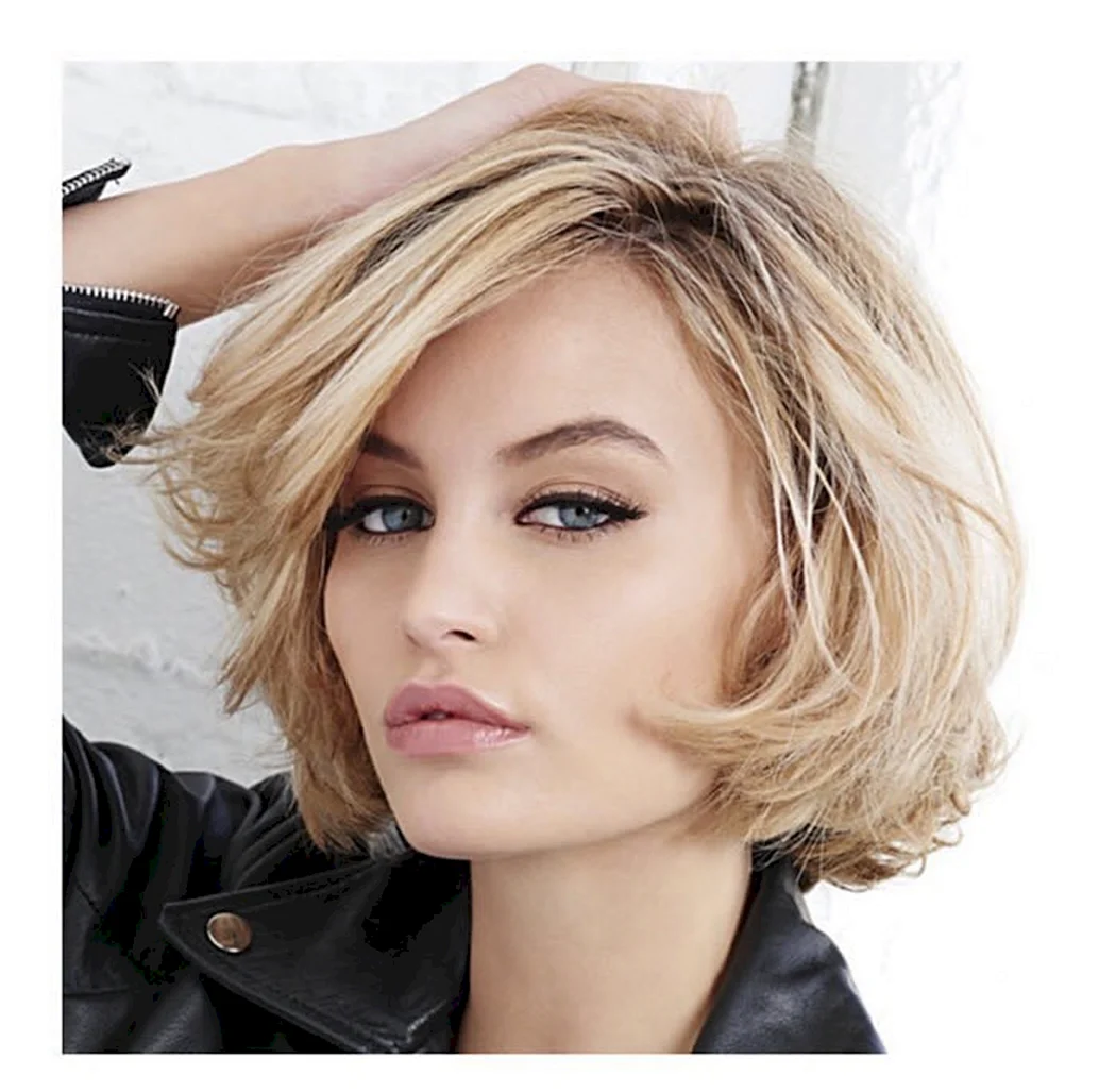 Зачіски на коротке світле волосся