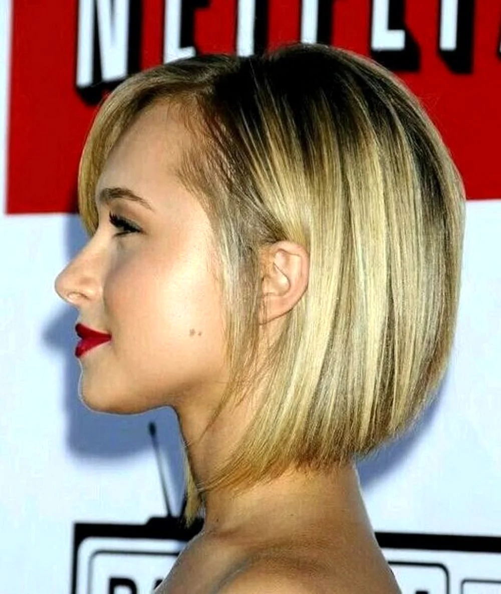 Стрижка Боб каре на середнє негусте волосся