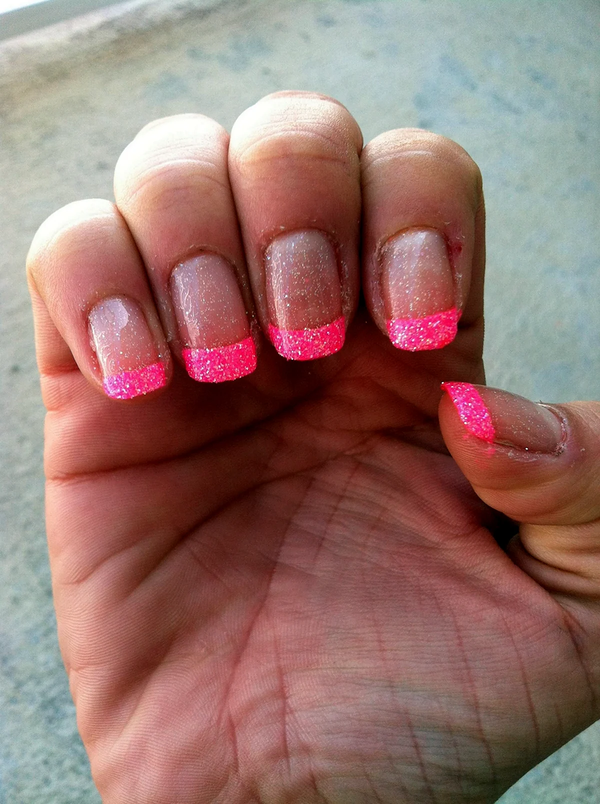 Французский маникюр с розовыми кончиками