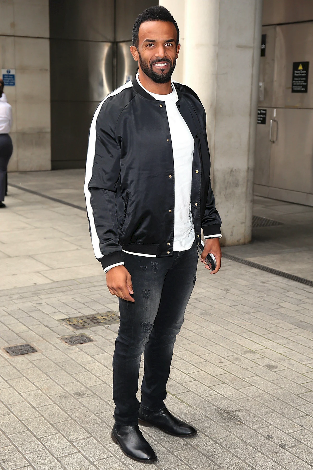 Мужской look бомбер и Челси