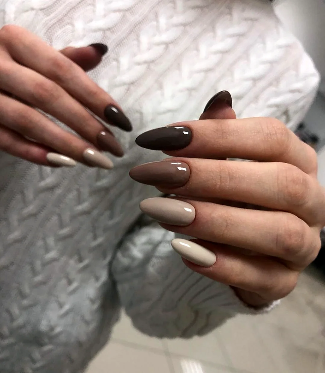 Ногти миндаль однотонные