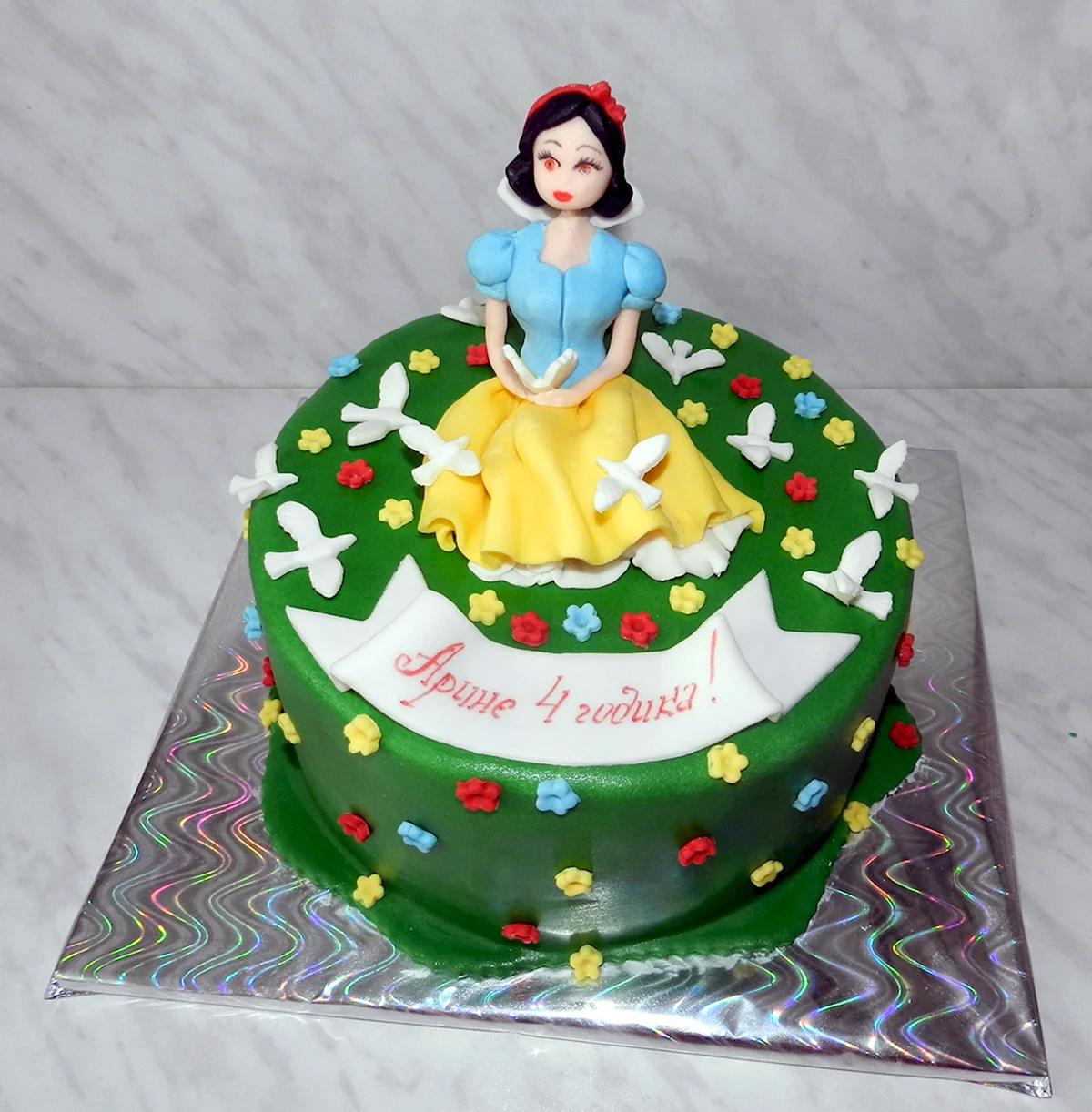 Торт с Белоснежкой для девочки