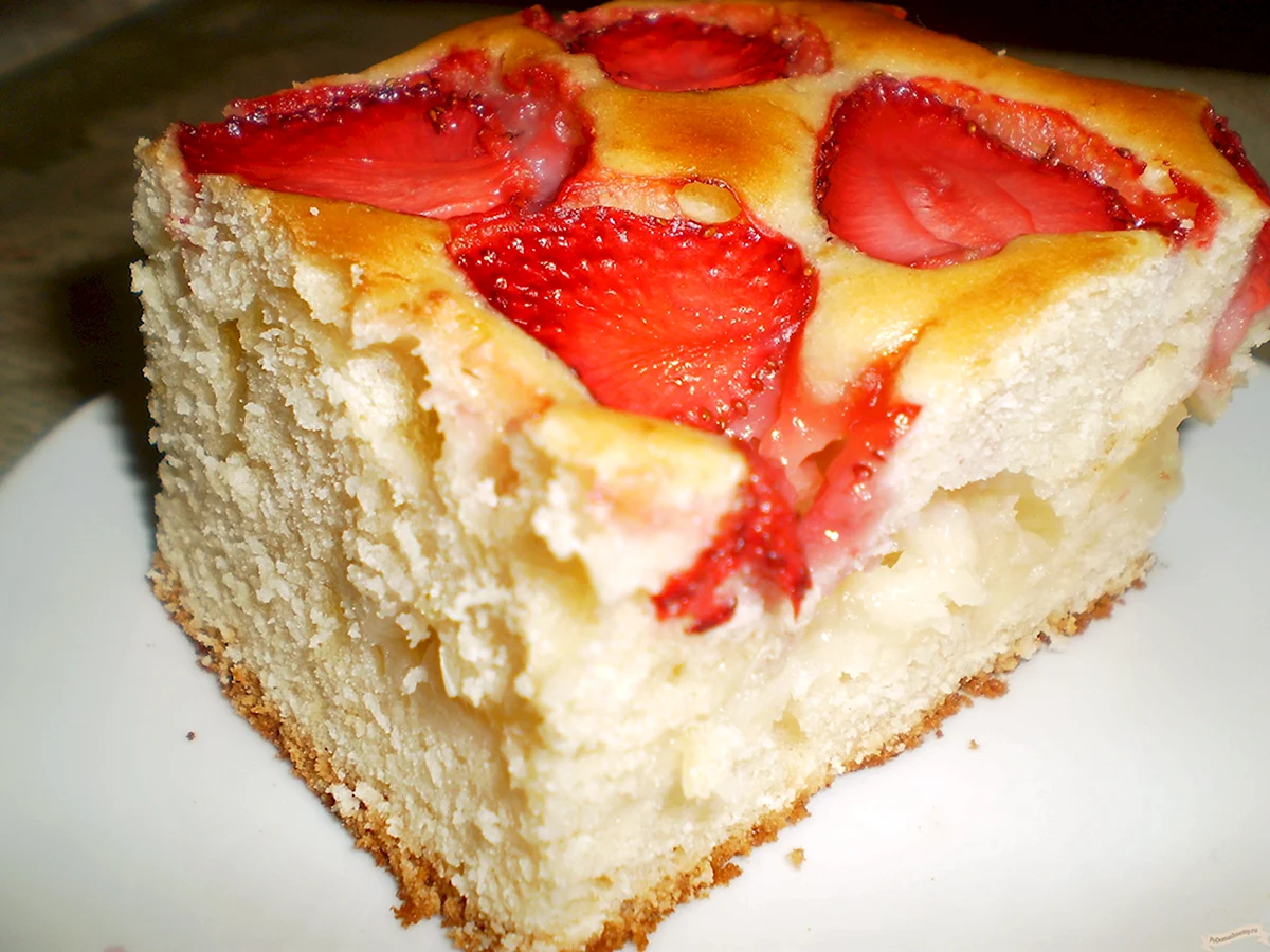 Быстрый пирог с клубникой