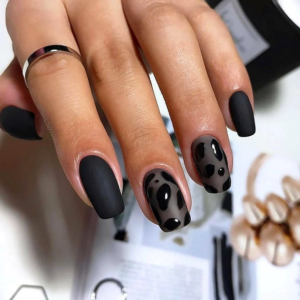 Черные ногти