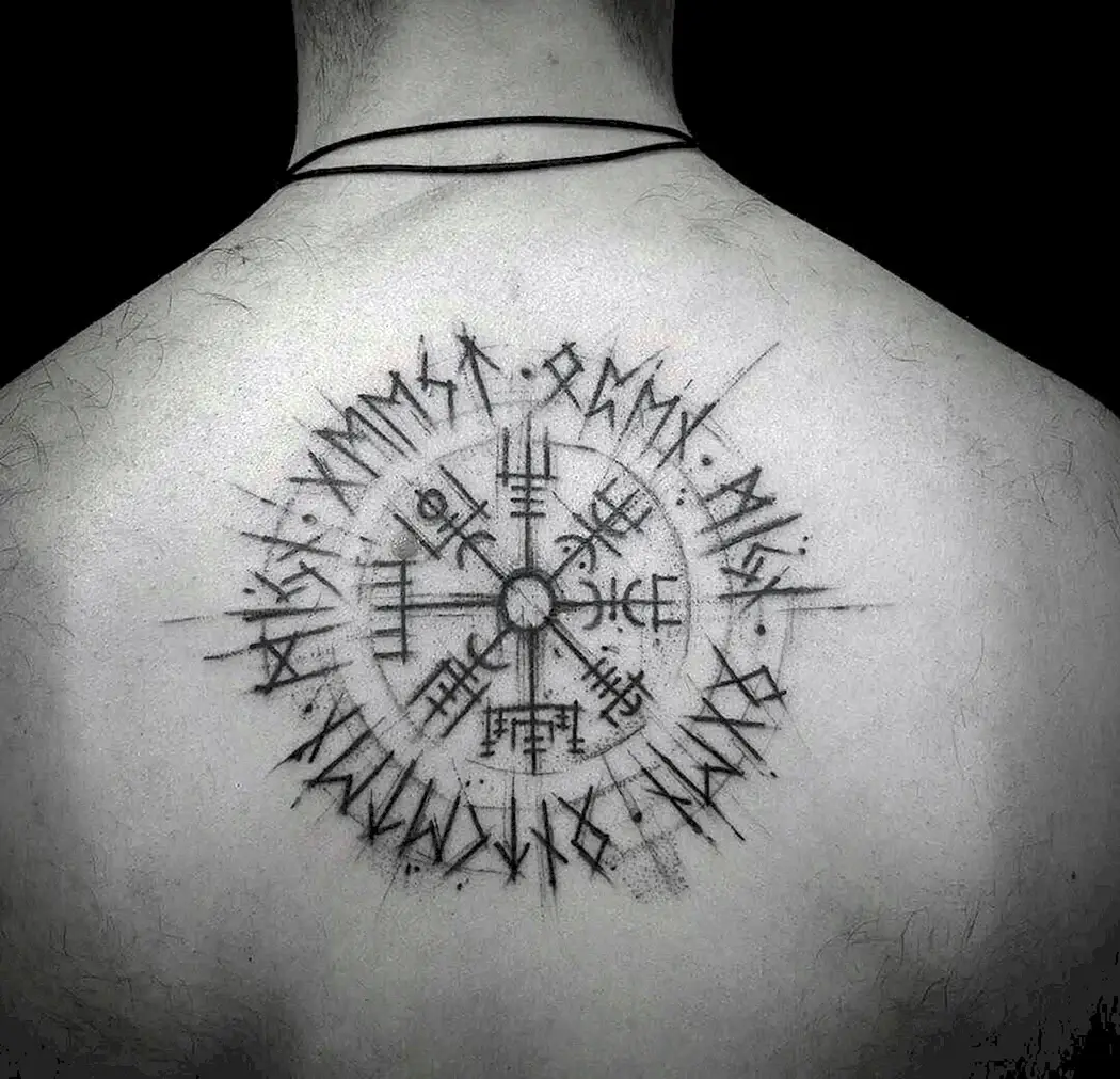 Шлем ужаса Агисхьяльм руны тату