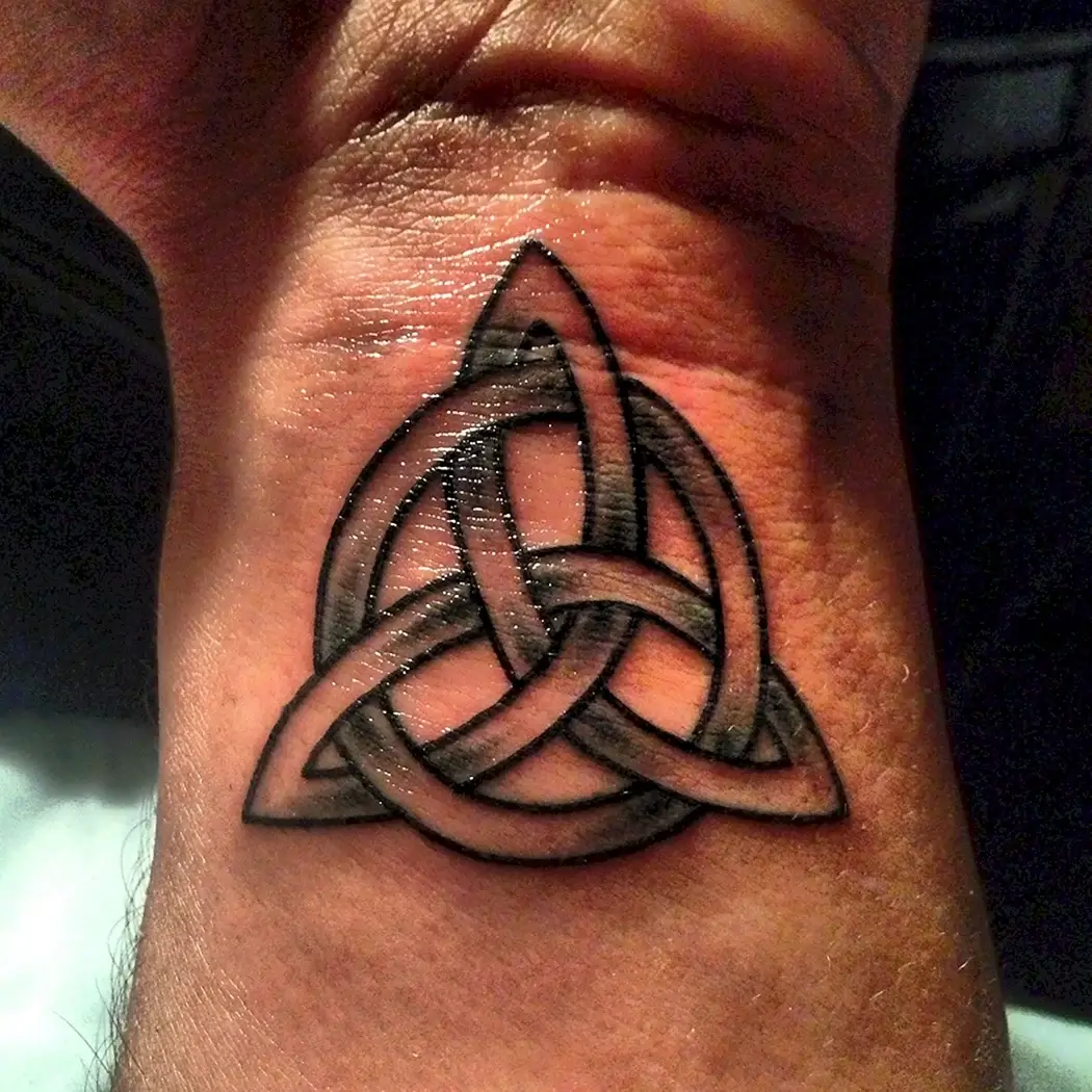 Кельтский трикветр символ