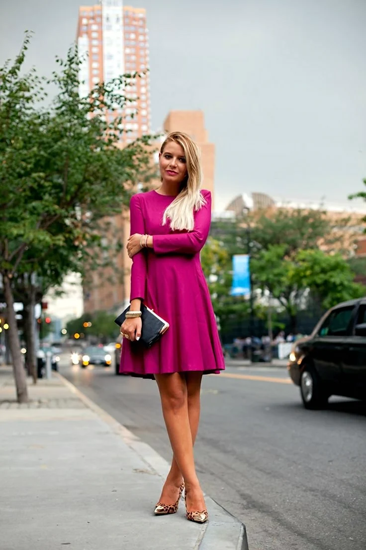 Платье цвета фуксии