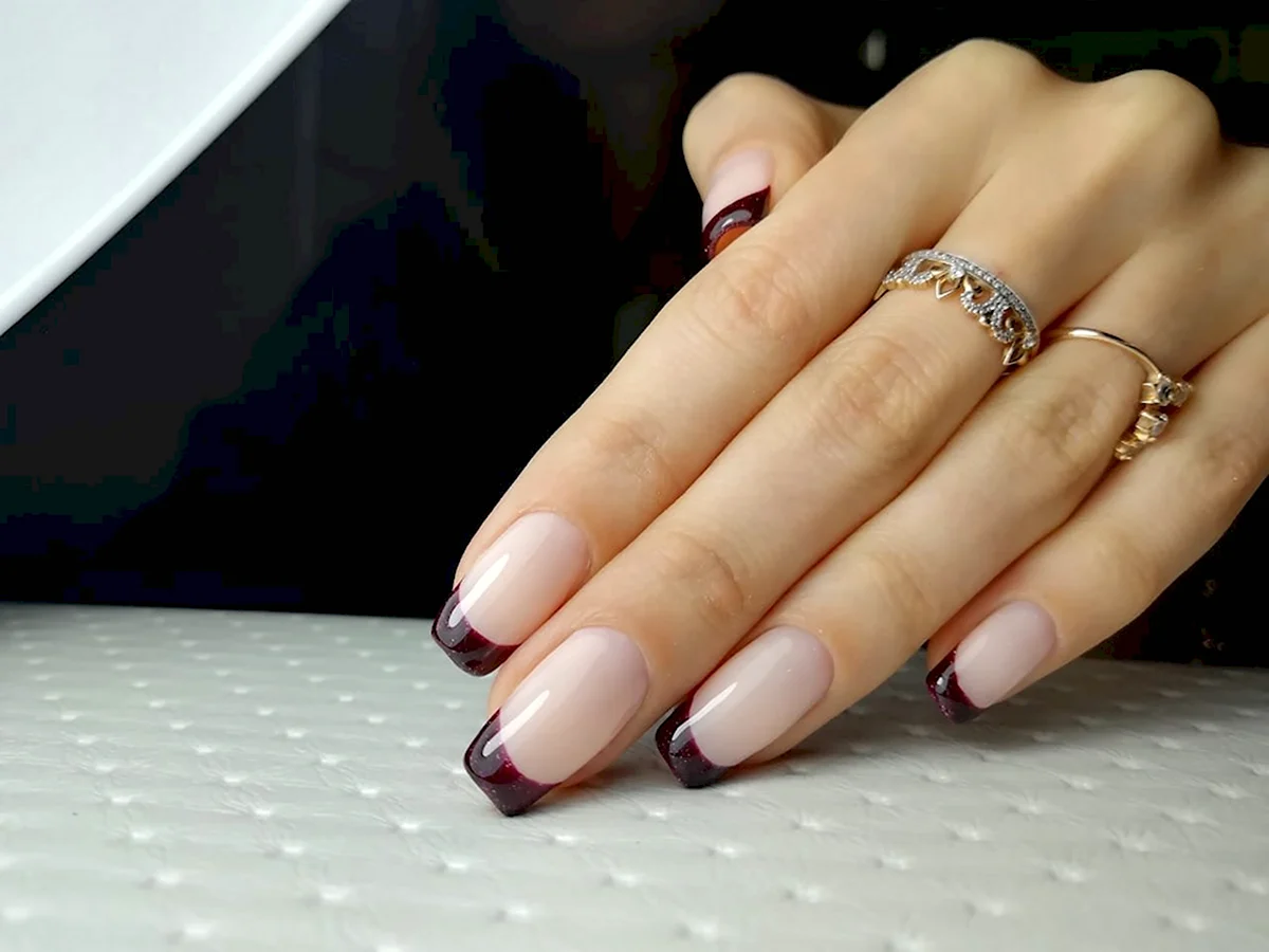 Чёрный френч на квадратных ногтях